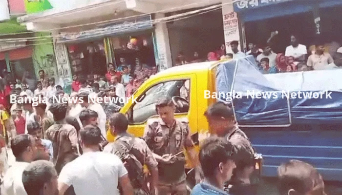 মবের মুখে বিজিবির জব্দ পিকআপ ছিনিয়ে নিল চোরাকারবারিরা