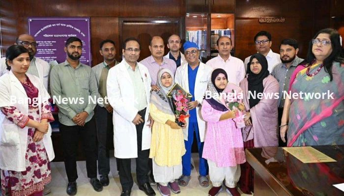 সাড়ে তিন মাস চিকিৎসা শেষে বাড়ি ফিরলেন যমজ দুই শিশু