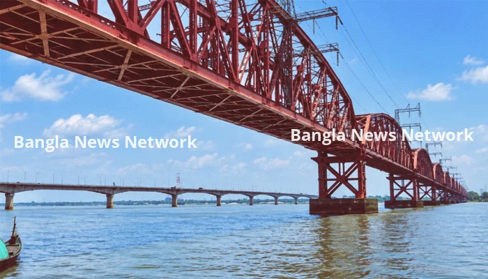 পদ্মার পানি বাড়ছে, হার্ডিঞ্জ ব্রিজ পয়েন্টে বিপৎসীমার কাছাকাছি