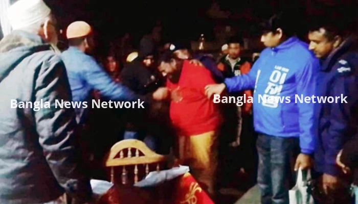 এবার রাজশাহীর বাঘায় হাতকড়া হাতে বাবার জানাজায় আওয়ামী লীগ কর্মী