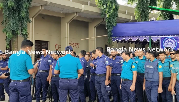 রাকসু নির্বাচন ঘিরে ক্যাম্পাসজুড়ে কঠোর নিরাপত্তা