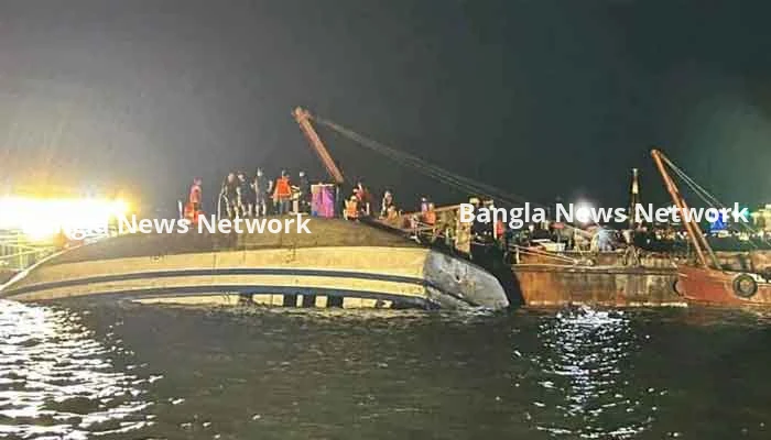 ভিয়েতনামে পর্যটকবাহী নৌকা ডুবে ৩৭ জনের মৃত্যু, নিখোঁজ অনেকেই