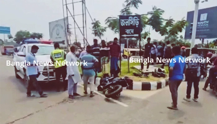 প্রাইভেটকারের পেছনে মোটরসাইকেলের ধাক্কা, প্রাণ গেল দুই বন্ধুর