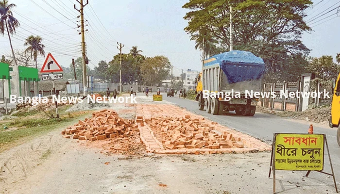 ঈদযাত্রায় ভোগান্তির শঙ্কা যশোরের দুই মহাসড়কে