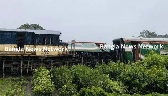 লালমনিরহাটে দুই ট্রেনের সংঘর্ষ, ২টি বগি লাইনচ্যুত