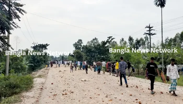 শেরপুরে তুচ্ছ ঘটনাকে ঘিরে দুই গ্রামের সংঘর্ষ, পুলিশসহ আহত বেশ কয়েকজন