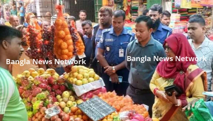 পাইকগাছা বাজার মনিটরিং করলেন ইউএনও মাহেরা নাজনীন
