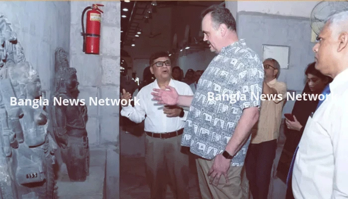 রাজশাহীতে বরেন্দ্র গবেষণা জাদুঘর পরিদর্শনে মার্কিন রাষ্ট্রদূত