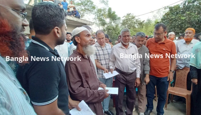 চুয়াডাঙ্গায় শহীদ পরিবারকে নগদ অর্থ অনুদান দিল আমরা বিএনপি পরিবার