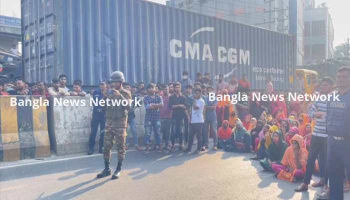 কালিয়াকৈরে বেতন ও ঈদ বোনাস দাবিতে শ্রমিক বিক্ষোভ